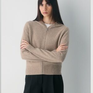 NWT Essential Cashmere Idyllic Zip Hoodie
Midweight , M